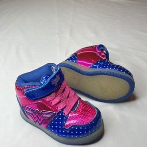 Wonder Woman DC a comic light up sparkly pink and blue hi top no tie hook & loop